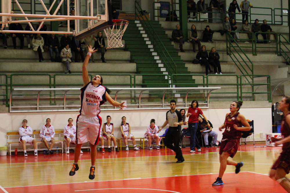 Vicenza Kinder+Sport supera Venezia