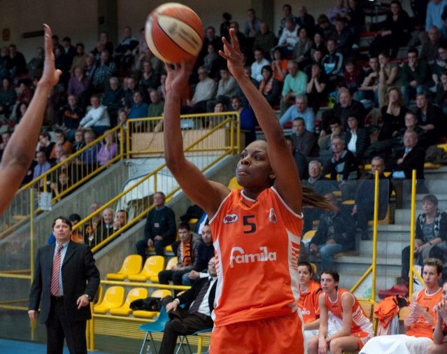 Domani si opera Danielle McCray