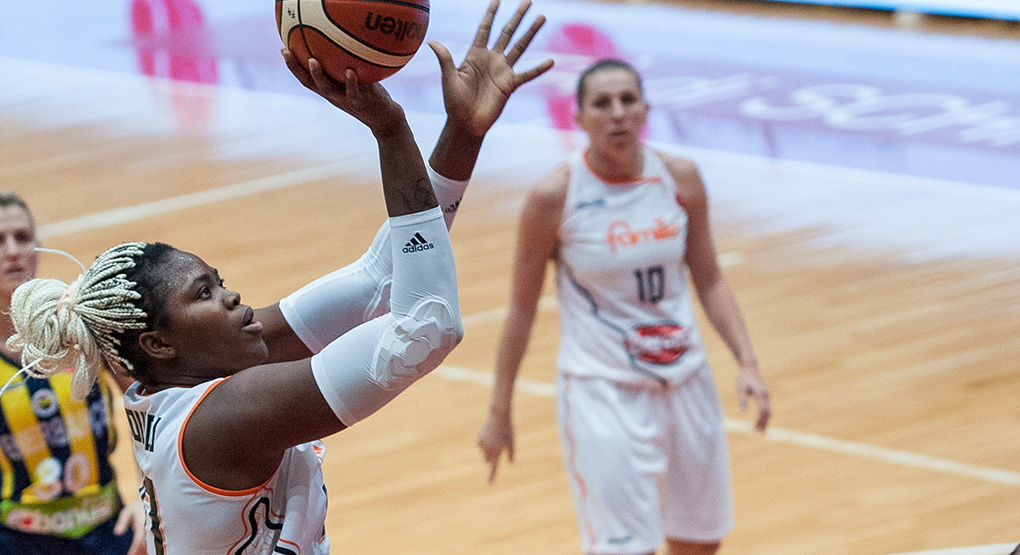 Beretta Famila Schio per ELW: diretta vs Praga | Yacoubou, operazione al ginocchio.
