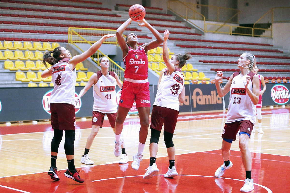 Le Orange hanno la meglio sulla Reyer nel test match