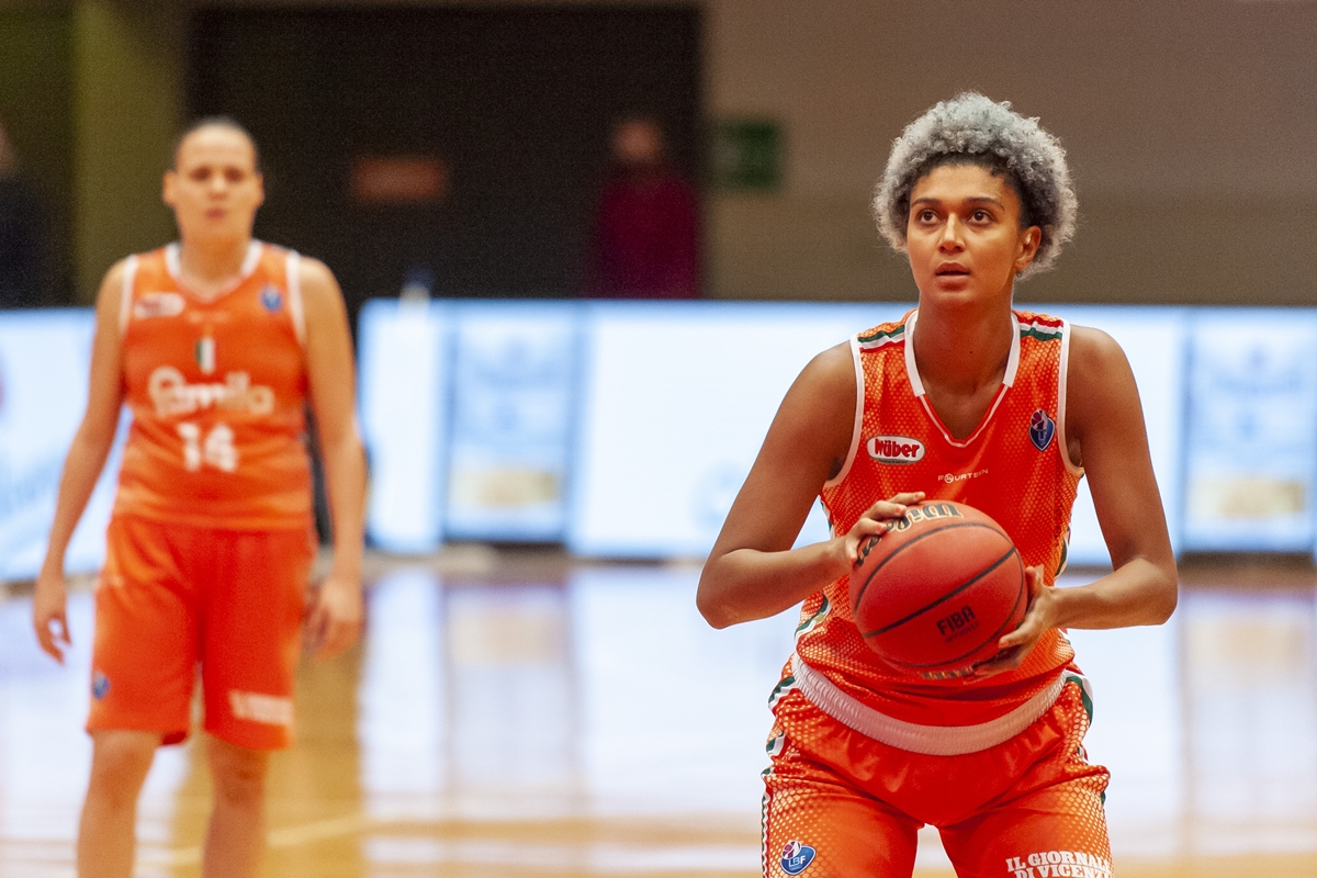 Derby nella tana delle Lupe, 100 in A1 per Keys