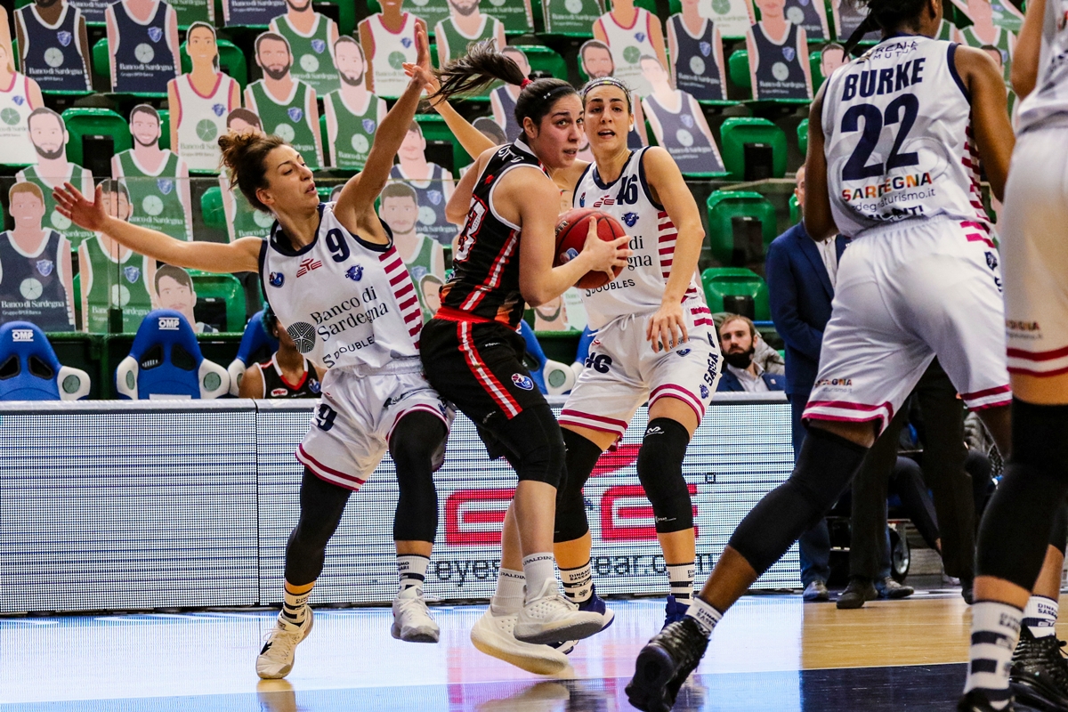 Vittoria per 71-51 sul campo della Dinamo Sassari