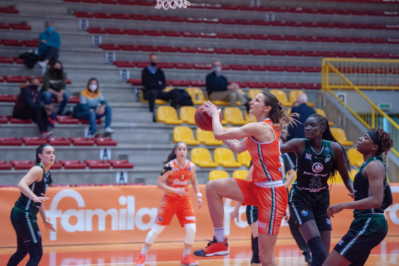 60-54 per le Orange che ora affronteranno l’Umana Reyer Venezia: in palio lo Scudetto