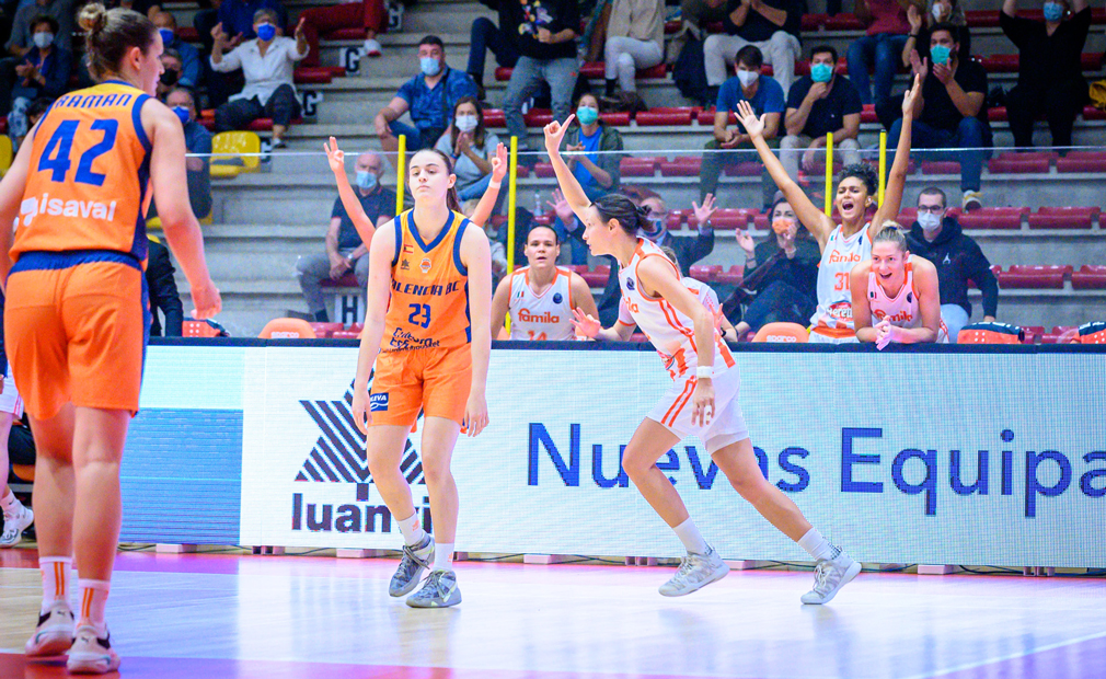 Il Beretta Famila supera Valencia 48-56