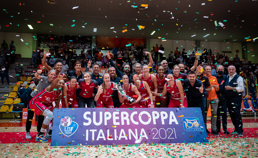 Il Famila Wuber vince la Supercoppa Italiana 67-64 sulla Reyer Venezia