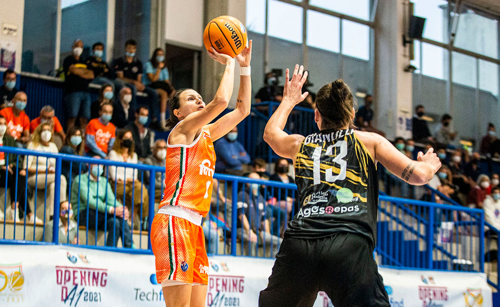 Il Famila Wuber doma una combattiva Lucca per 68-46