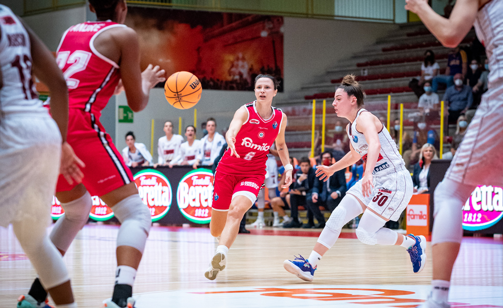 Il Covid colpisce la Reyer e rinvia il derby