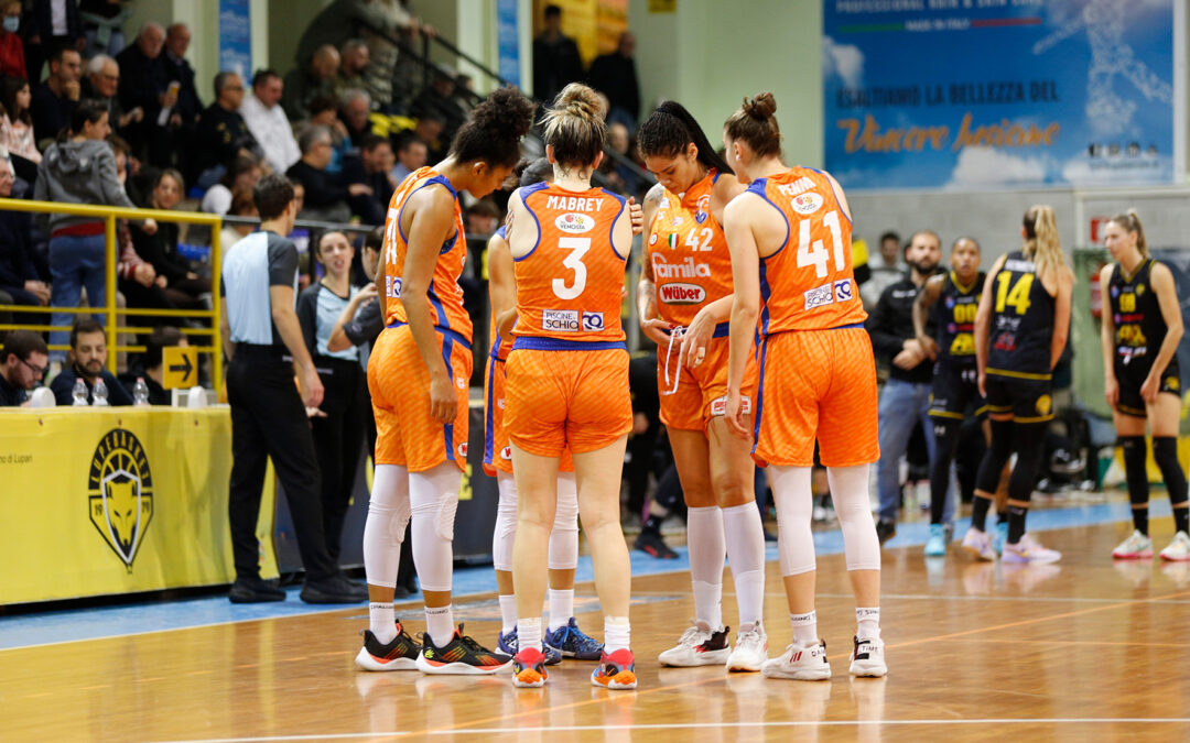 Pazzo derby! Il Famila sbanca il Palalupe 72-73 in una gara al cardiopalma