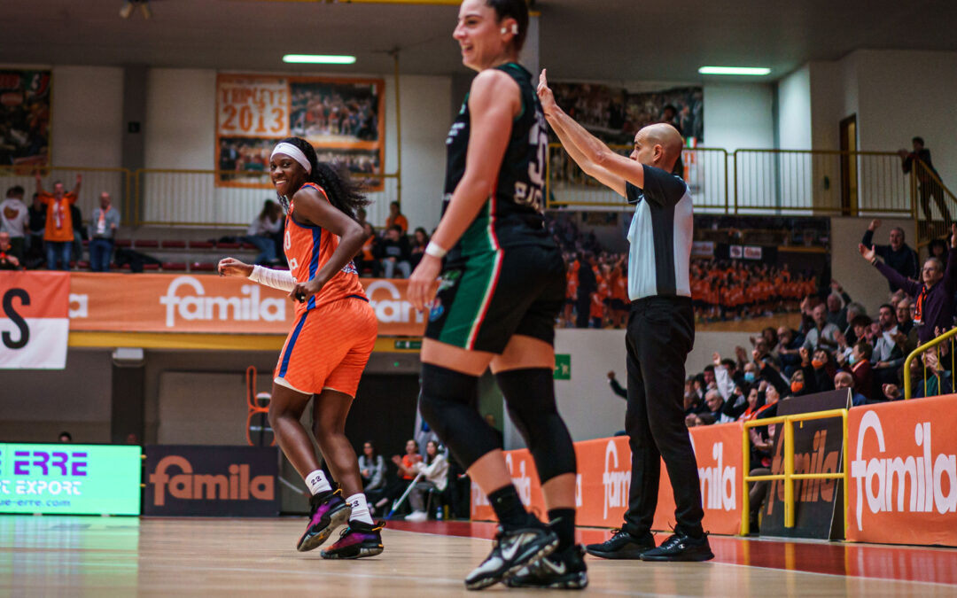 Spettacolo al PalaRomare, il Famila Wuber supera 89-72 Ragusa