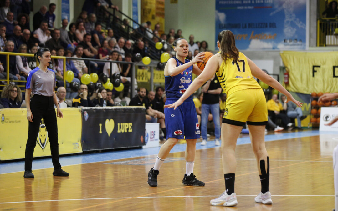 Il Famila Wuber domina il derby 43-85 sulle malcapitate lupe