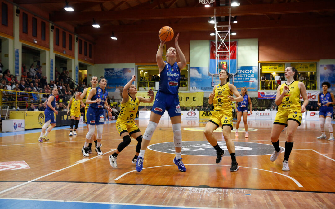 Il Famila Wuber sbanca 67-90 il Palalupe e vola in semifinale