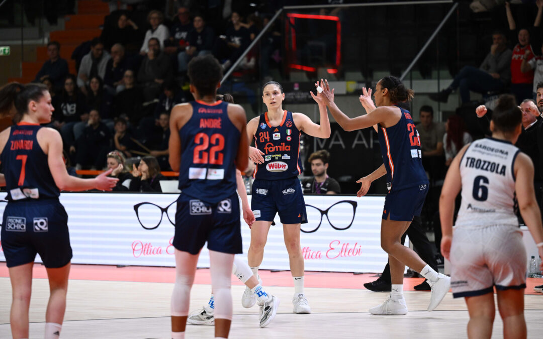 Il Famila Wuber centra un’altra finale. Battuta Sassari 88-56