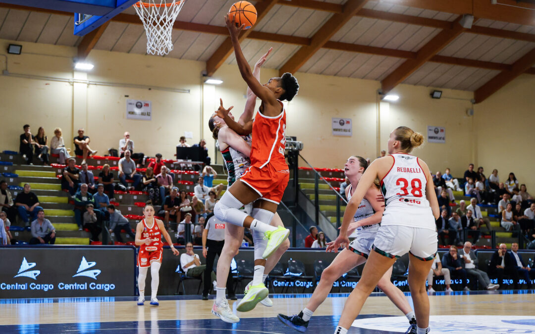 Buona la prima: il Famila supera Costa Masnaga 98-40
